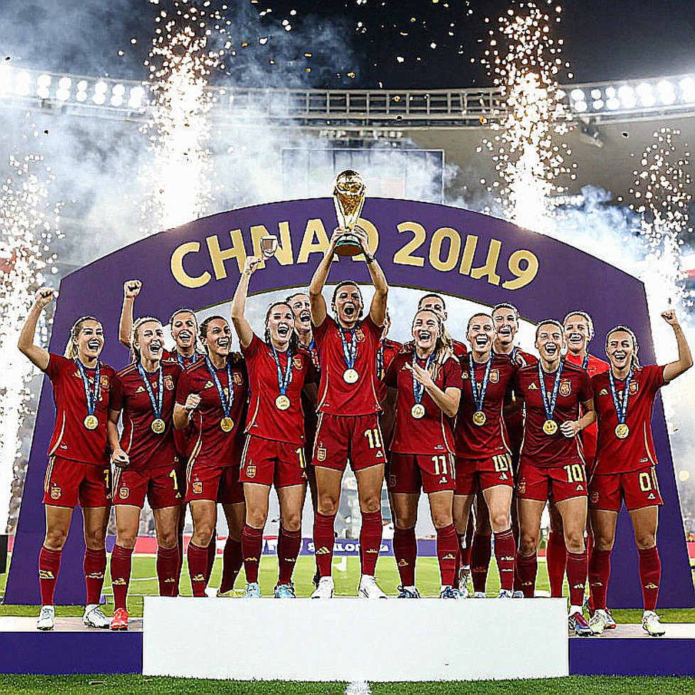 Bảng kết quả Champions League và bài kiểm tra xác minh của người cầm còi