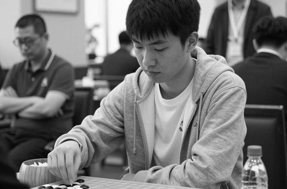 ChessBase Magazine số 225: Khoảng cách giữa cái tên Bent Larsen trên bìa và nội dung thực tế