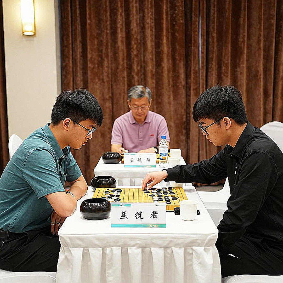Giải Cờ Vua Toàn Cầu 2026: Carlsen Tái Xuất, Ấn Độ Thống Trị, Và Một Lịch Trình Không Khoan Nhượng Giải Cờ Vua Toàn Cầu 2026: Carlsen Tái Xuất, Ấn Độ Thống Trị, Và Một Lịch Trình Không Khoan Nhượng