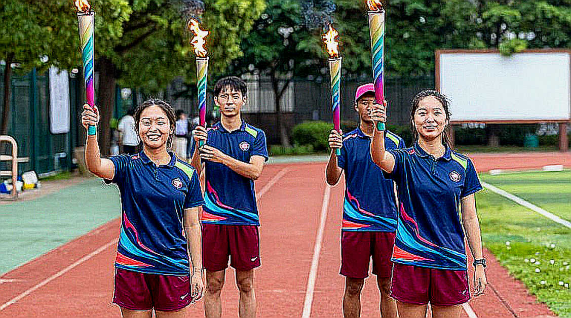 12 giây, không còn timeout: Commanders đánh rơi chiến thắng và tiếng nói từ phòng chủ sở hữu