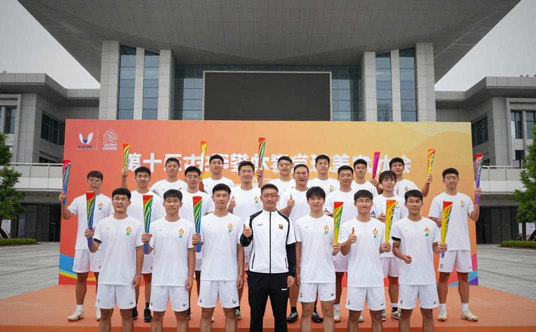 Matt Donohue trở lại bàn VAR và cái giá của một hệ thống có hai quan tòa